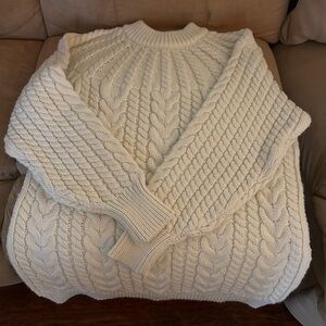 EUC H&M Fisherman Knit Sweater 
Size M
Cream Color
Long Length